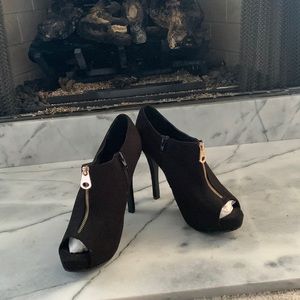 Stepping out in style, platforms size 10, by Paprika 6’inch heels. Just lovely!